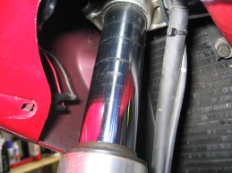 http://www.bluepoof.com/motorcycles/howto/svs_fork_oil/pics/cache/10pct/351_5107.JPG